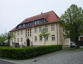 Blick auf das 1926 erbaute Gemeindeamt Blick auf das 1926 erbaute Gemeindeamt
