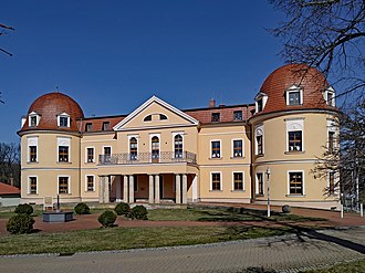 Die Grundschule Hohendubrau im ehemaligen Schloss im Ortsteil Gebelzig Die Grundschule Hohendubrau im ehemaligen Schloss im Ortsteil Gebelzig